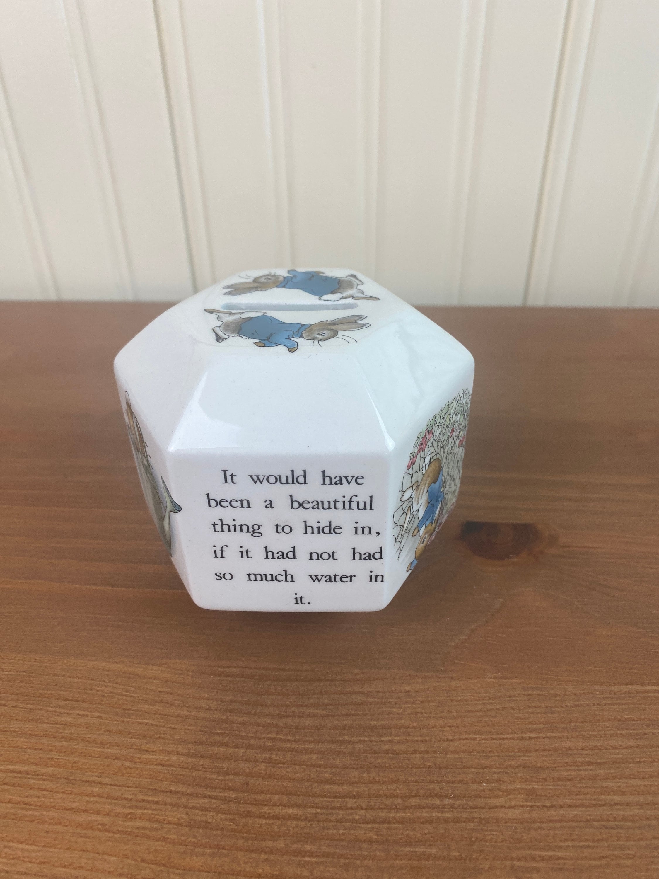 ウェッジウッド ピーターラビットの六角形貯金箱 ウェッジウッド ピーターラビットの六角形貯金箱 ウエッジウッド