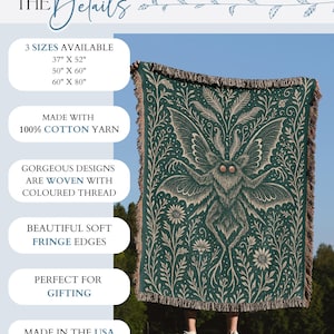 Puede incluir: Manta tejida verde con dise&ntilde;o de polilla y flores. Fabricada con hilo 100% algod&oacute;n y bordes con flecos. Disponible en tres tama&ntilde;os: 94 cm x 132 cm, 127 cm x 152 cm y 152 cm x 203 cm.
