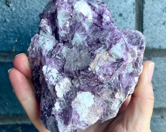 Zeldzaam paars micamonster: blauwe calcietmatrix, mineralencollectie
