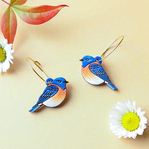 Boucles d'oreilles en bois peint à la main Bluebird