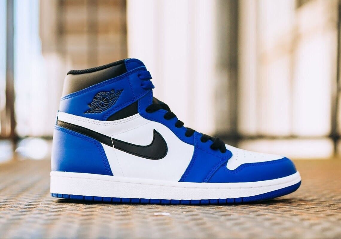 Игра один синий. Nike Air Jordan 1 Royal. Nike Air Jordan 1 синие. Air Jordan синие.