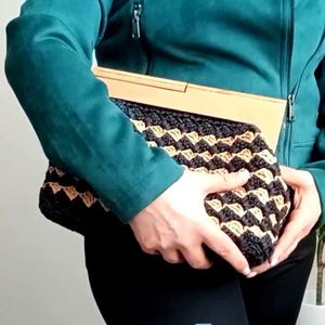 Crochet Raffia Clutch Bag, Wooden Kiss Lock Frame, Geometric Handmade Purse