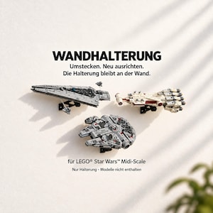 Op de afbeelding: Drie zwarte muurbeugels met grijze en witte plastic ruimteschipmodellen. Tekst: WANDHALTERUNG, Umstecken. Neu ausrichten. Die Halterung bleibt an der Wand. für LEGO Star Wars Midi-Scale. Nur Halterung. Modelle nicht enthalten.
