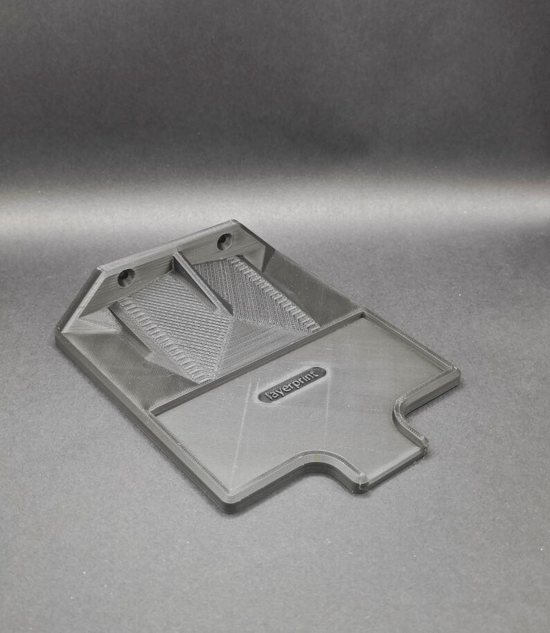 以下が含まれることがあります： 「layerprint」という文字が印刷された黒い3Dプリントの壁掛け