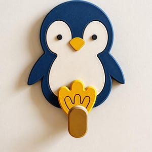 Children's room wall hook with animal motif – customizable hook for backpack, jacket & kindergarten bag, gift for children Pinguin