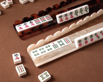 Porta tessere da Mahjong in acrilico con bordo smerlato e spingitore magnetico, accessori per Mahjong americano, set da viaggio per gli amanti del Mahjong, elegante porta tessere.