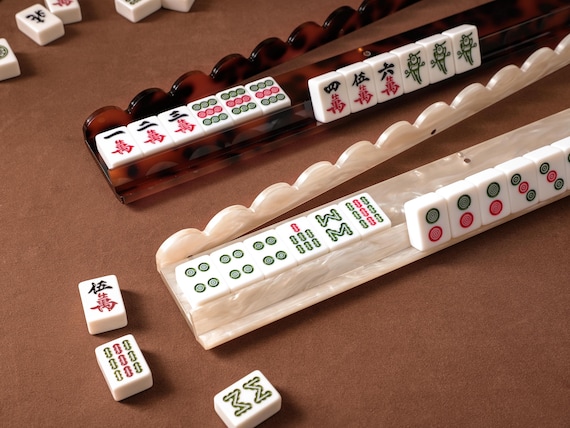 Scallop Acrylic Mahjong Rack with Magnetic Pusher, American Mahjong Accessories, Travel Rack Set for Mahjong Lover Gift, Elegant Tile Holder