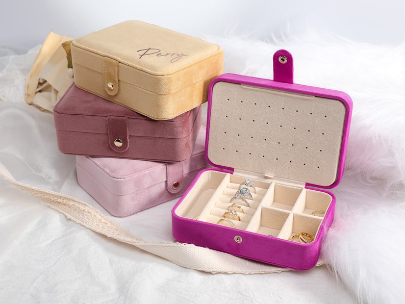 Custom Velvet Jewelry Box, Personalized Portable Jewelry Box, Travel Jewelry Storage Case, Bridesmaid Jewelry Box, Mothers Day Gift for Her Bild 1