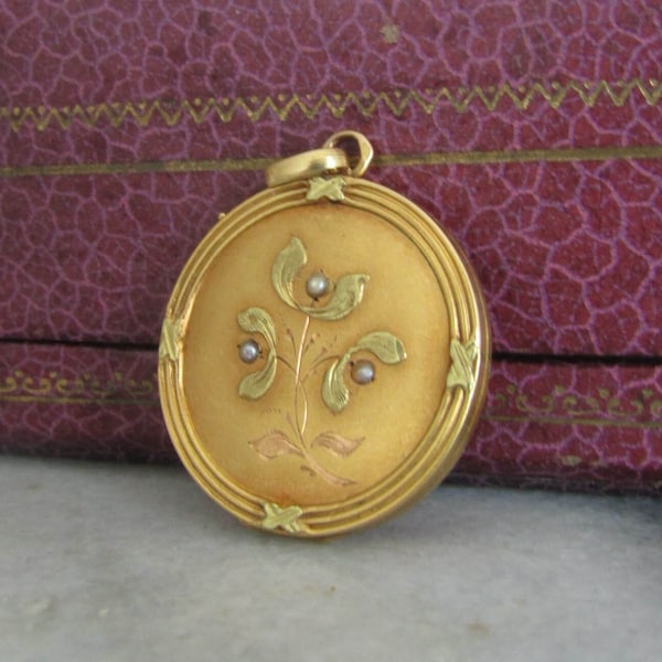 18K Gold Art Nouveau Mistletoe Locket