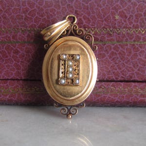 Antique French Victorian Vinaigrette 18k Solid Gold Locket with Hinged Glass Partition