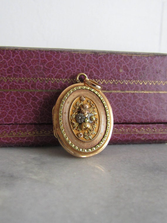 Antique Victorian 18K Solid Gold Locket with Hing… - image 5