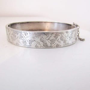Antique Solid 18k White Gold French Bangle Bracelet with Romantic Ivy motif c. 1920