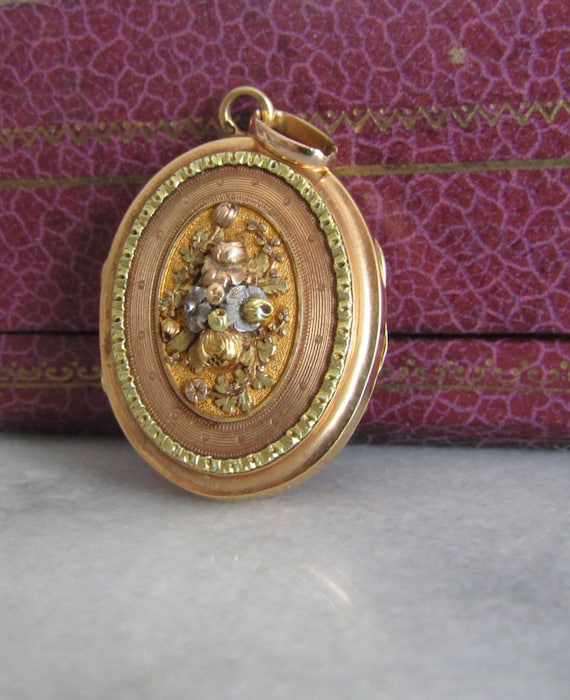 Antique Victorian 18K Solid Gold Locket with Hing… - image 3