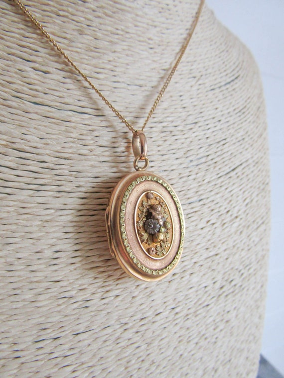 Antique Victorian 18K Solid Gold Locket with Hing… - image 9