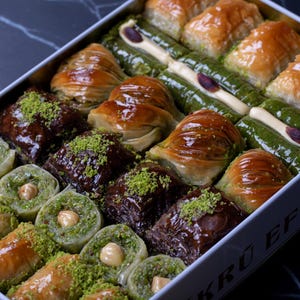 Famous Turkish Baklava with Pistachio,Homemade Baklava,Traditional Gift,Turkish Baklava,Handmade,Assorted,Authentic,Chocolate,Snacks