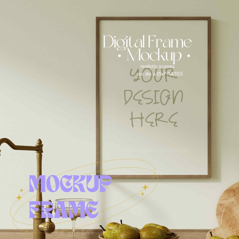 Pu&ograve; includere: Un mockup di cornice digitale con una cornice in legno, uno sfondo bianco e il testo "Digital Frame Mockup. realistic scenes iso din a (5x7 RATIO) DESIGN HERE" scritto in marrone.