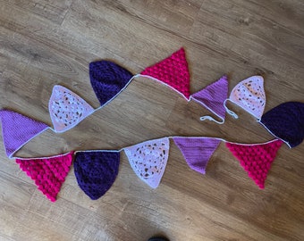 Triangle crochet bunting, crochet bunting.