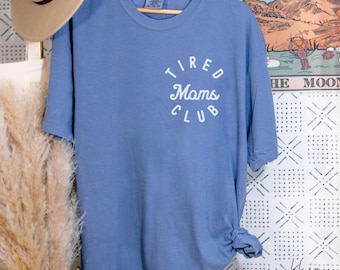 Comfort Colors® Müde Mütter Club Shirt, Mama Leben Shirt, Muttertag Shirt, Mama Wertschätzung Shirt, lustiges Mama Shirt, Geschenk für Mama, P088