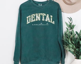 Camiseta floral Comfort Colors® para assistente de dentista, presente para assistente, presentes para dentista, presente para dente, camiseta para dentes, camiseta para assistente de dentista, RDA Q049