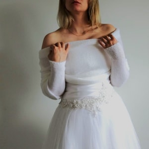 Hochzeitsschal mit Ärmeln: Weißer Braut-Wrap Eleganter, stilvoller und moderner Hochzeitspullover. Weißer Schal mit Armen, Braut Bolero, vertuschen Bild 7