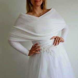 Hochzeitsschal mit Ärmeln: Weißer Braut-Wrap Eleganter, stilvoller und moderner Hochzeitspullover. Weißer Schal mit Armen, Braut Bolero, vertuschen Bild 3