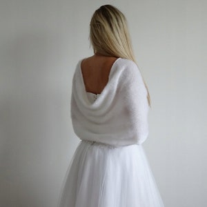 Loren Étole tricotée, Cape de mariage, Capelet Prêt à expédier Blanc image 4