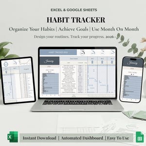 Puede incluir: Un portátil, una tableta y un smartphone muestran una hoja de cálculo de seguimiento de hábitos. El texto "HABIT TRACKER" está en la parte superior, con las frases "Organiza tus hábitos | Alcanza tus objetivos | Usa mes a mes" debajo. La imagen también incluye el texto "Descarga instantánea | Panel de control automatizado | Fácil de usar."