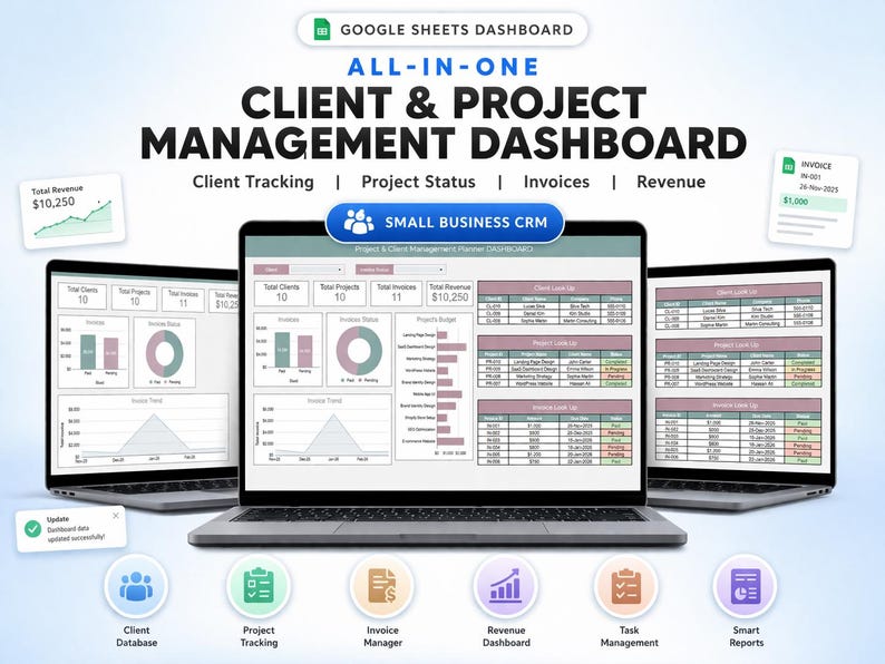 K&ouml;nnte beinhalten: Ein digitales Dashboard auf drei Laptops zeigt Daten zur Kunden- und Projektverwaltung an. Es umfasst Kundenverfolgung, Projektstatus, Rechnungen und Einnahmen. Der Text auf dem Bildschirm lautet "ALL-IN-ONE CLIENT & PROJECT MANAGEMENT DASHBOARD".