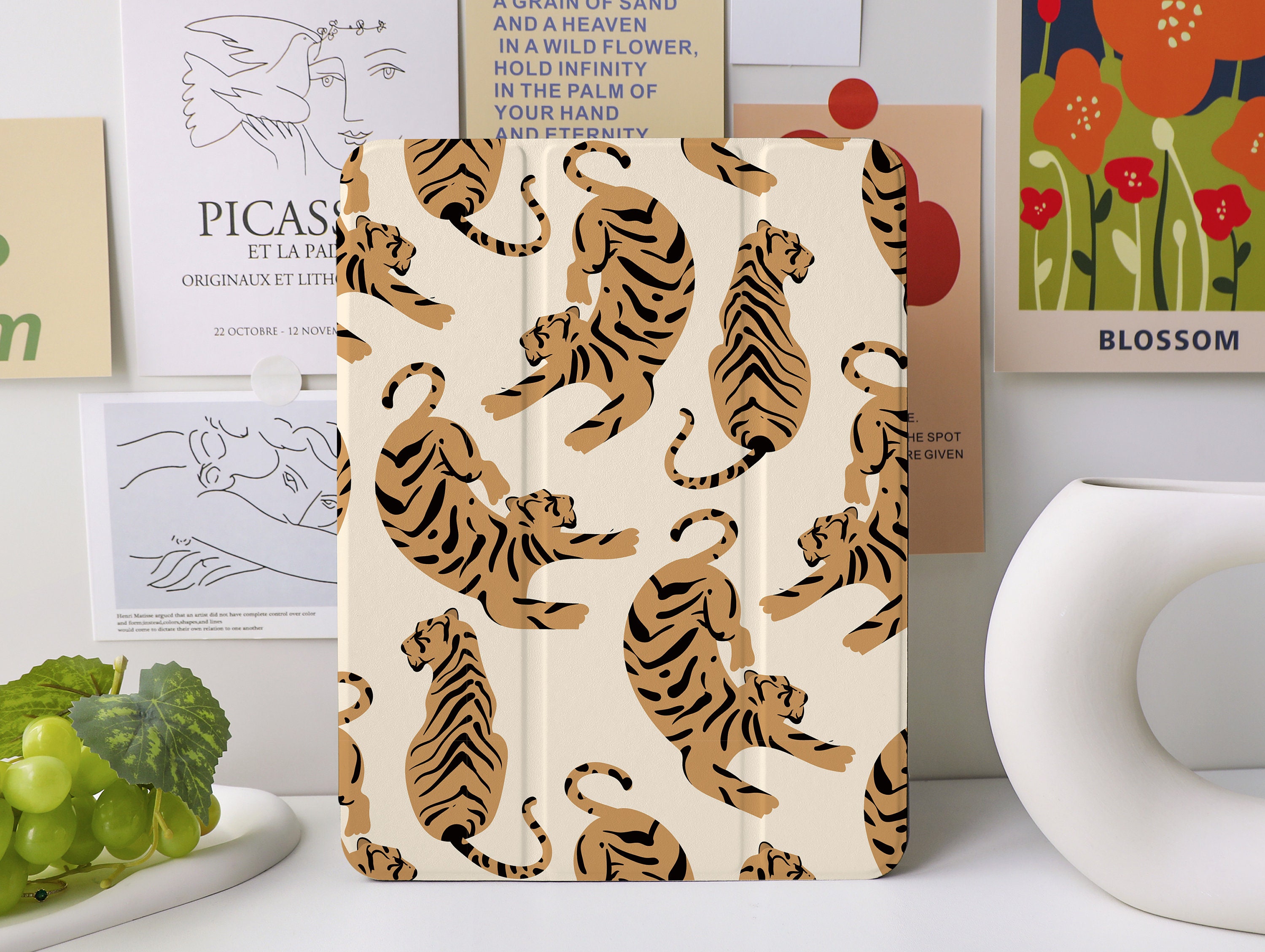 Vintage Tiger iPad Case for iPad Air 4/5 iPad 10 10.9" 2022 iPad Pro 12.9'' 2021 Pro 11" 2022 iPad Mini 6/5/4, iPad cover