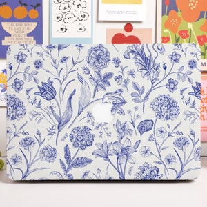 Blue Lilies gepersonaliseerde harde beschermhoes voor Macbook Pro 13&quot;, 2022 M2 Air Pro, laptop harde hoes voor 12/13/14/15/16 inch