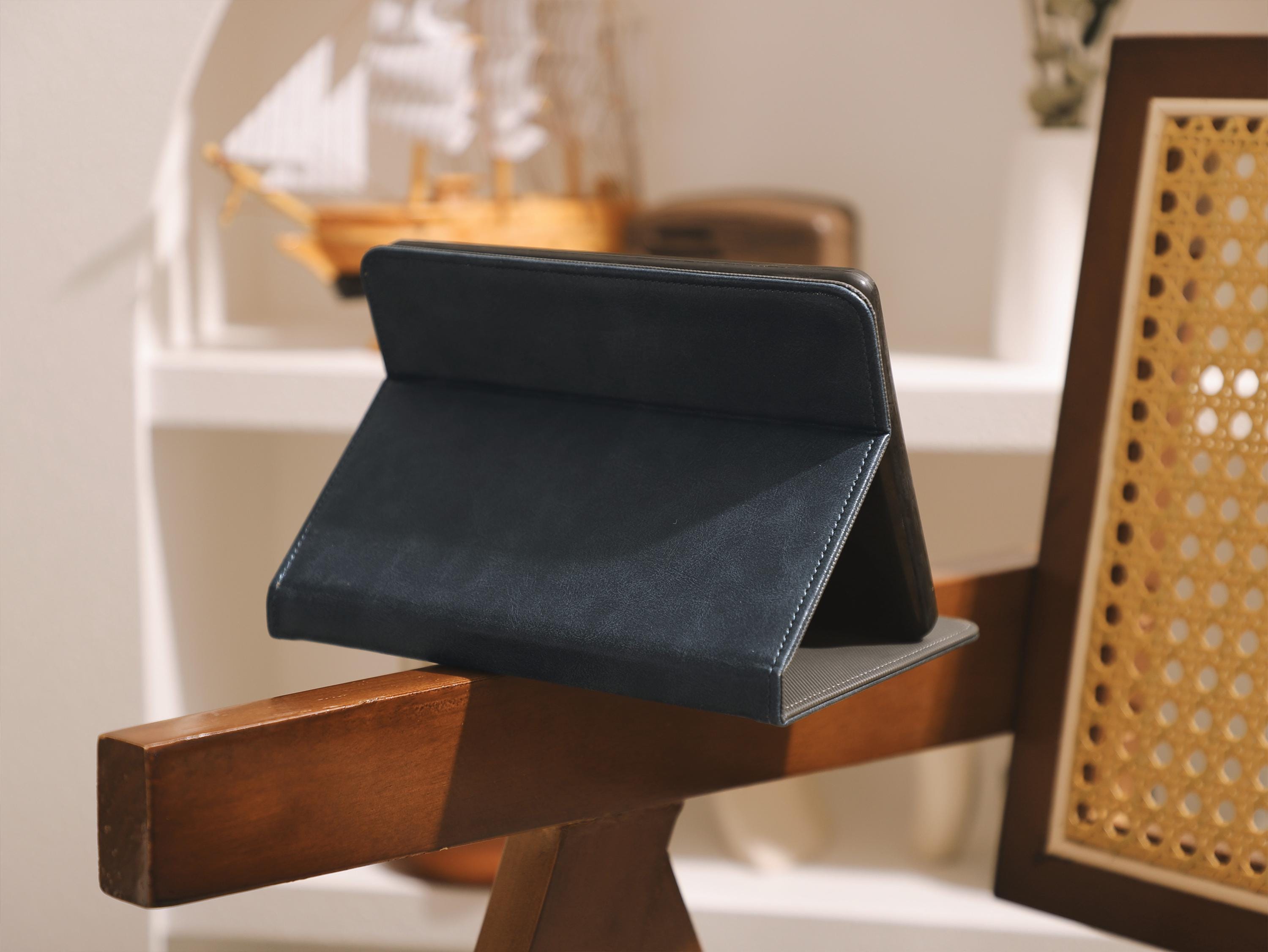 ダークブルーレザーの新型Kindle Paperwhiteレザーケース、第11世代