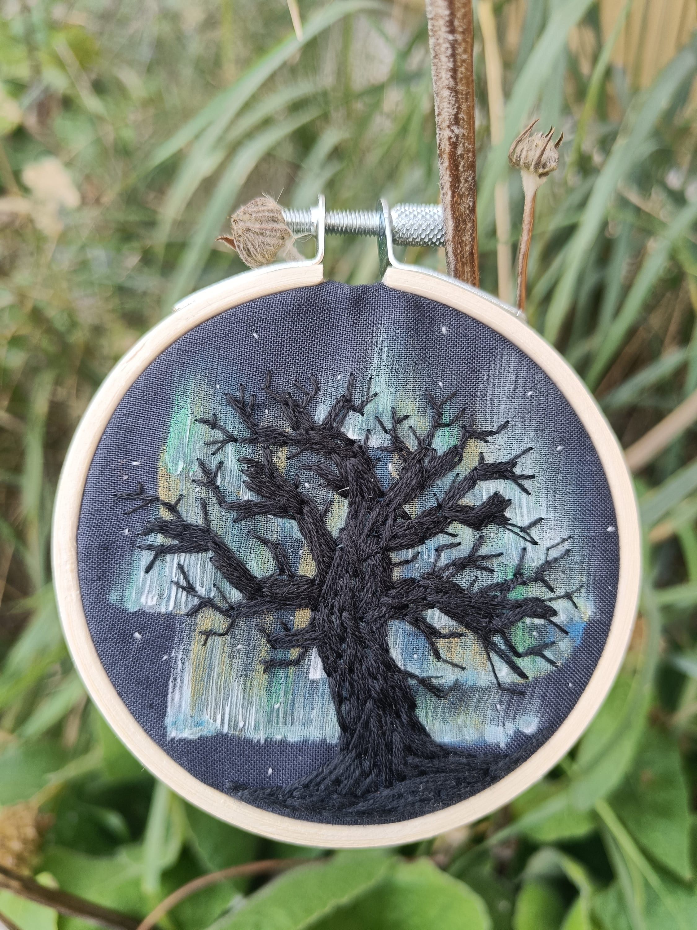 Brilliant Embroideries Capture the Expansive Beauty of the Aurora Borealis  in Small Hoops