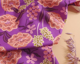 nerida hansen fine poplin fresh flowers in purple, 110 gr/m2 cut to length. Sold by units of 10 cm (1 mt= 10 units)