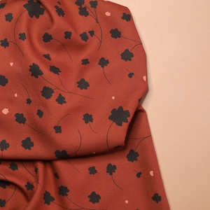 mind the MAKER® Leia crepe florette print in Sienna, 170 gr/m2 cut to length. Sold by units of 10 cm (1 mt= 10 units)