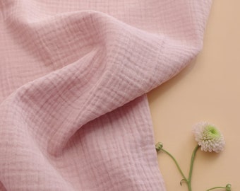 Tela de algodón orgánico de doble gasa rosa suave: ligera, 125 gr/m²