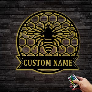 Personalisierte Biene Metallschild Honeycomb, maßgeschneiderte Name Wandkunst für Outdoor Decor, Metallschild Biene Honig, Geschenk für Bienenliebhaber, Geschenk für Imker