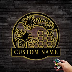 Personalisierte Biene Metallschild Honeycomb, maßgeschneiderte Name Wandkunst für Outdoor Decor, Metallschild Biene Honig, Geschenk für Bienenliebhaber, Geschenk für Imker