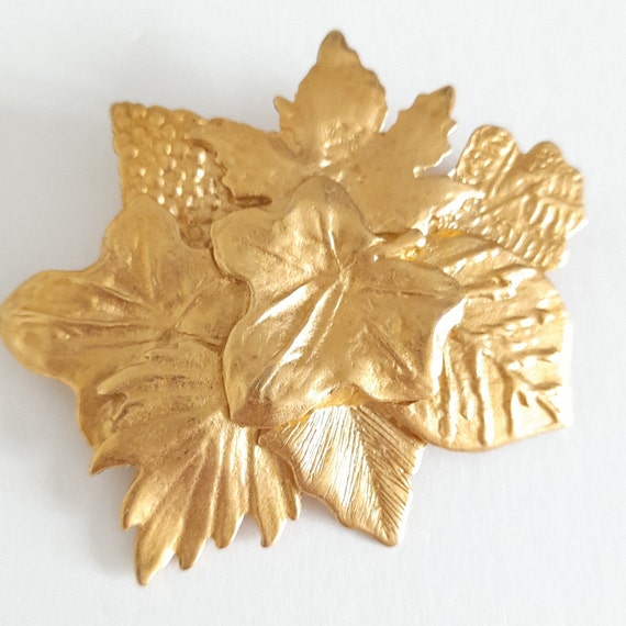 Agatha Paris - Vintage gold plated brooch, gift f… - image 2