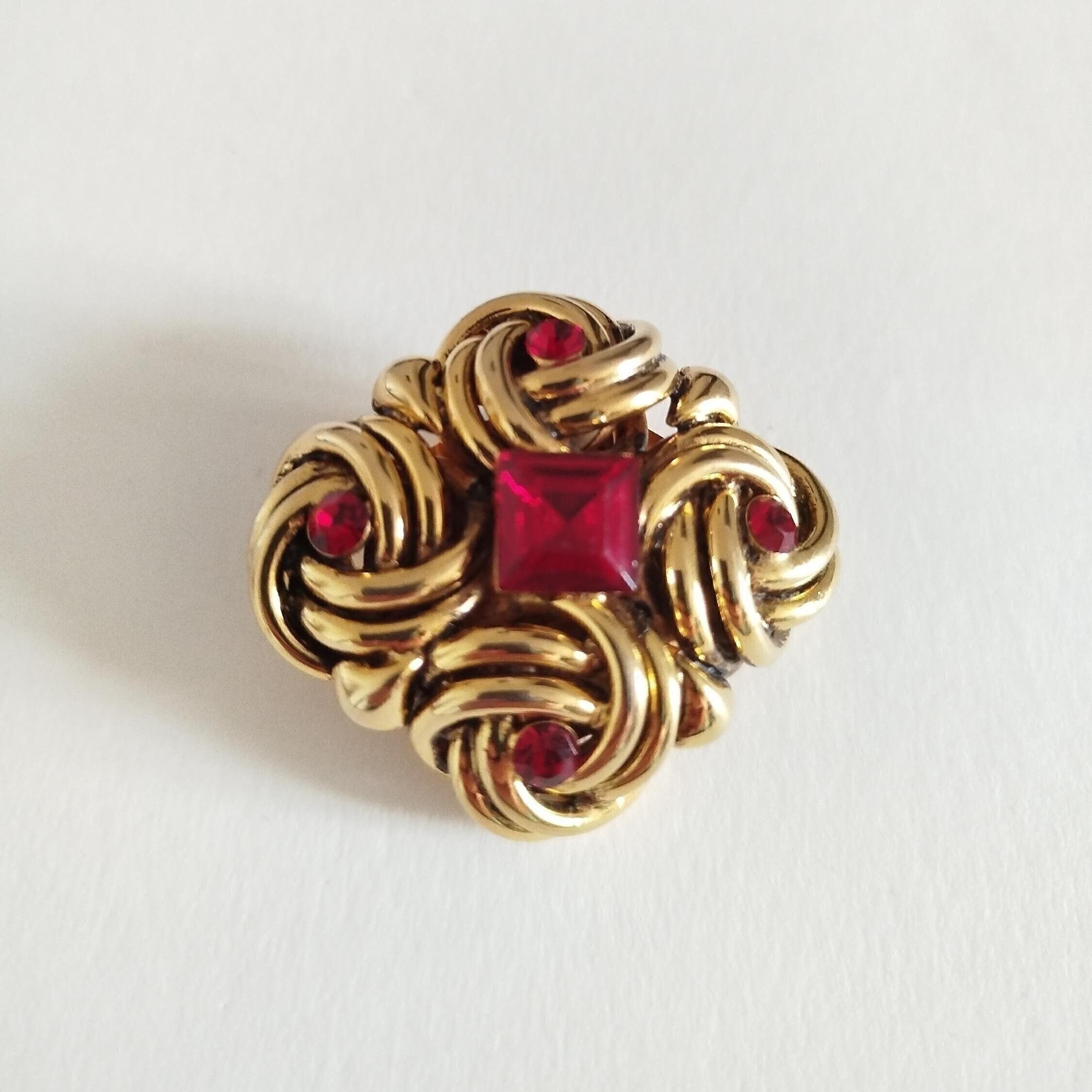 Poggi Brooch - Etsy