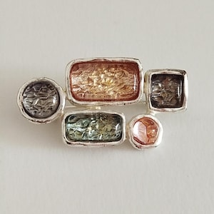 Det var en gång - Vintagebrosch med resincabochoner