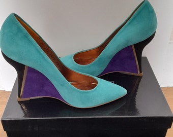 Escada - Chic and vintage pump in turquoise colored leather, gift for her
