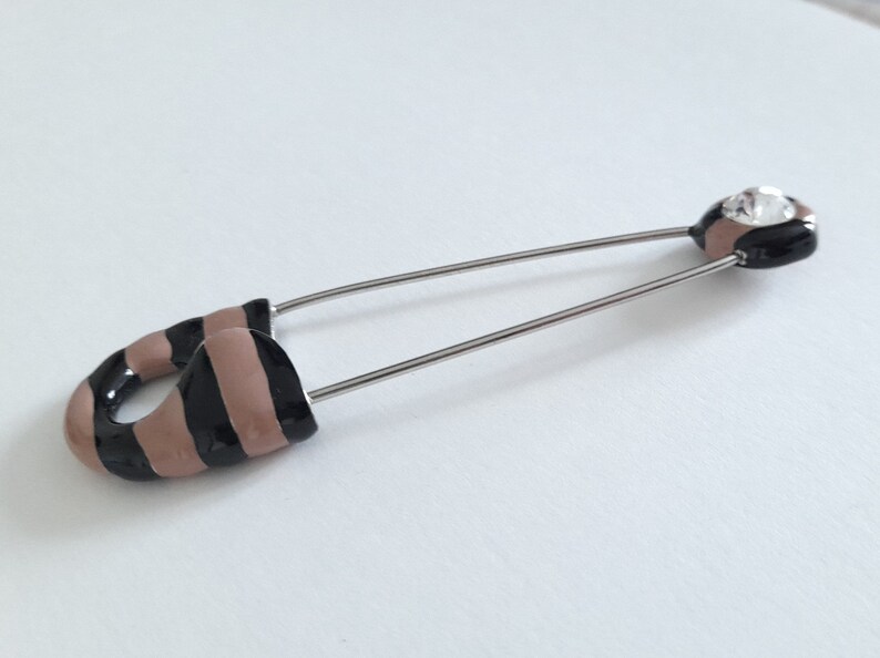 Grande Broche épingle Carrée Strass Et Maille - Effet Pierre Marron, Couleur Centre Effet Pierre