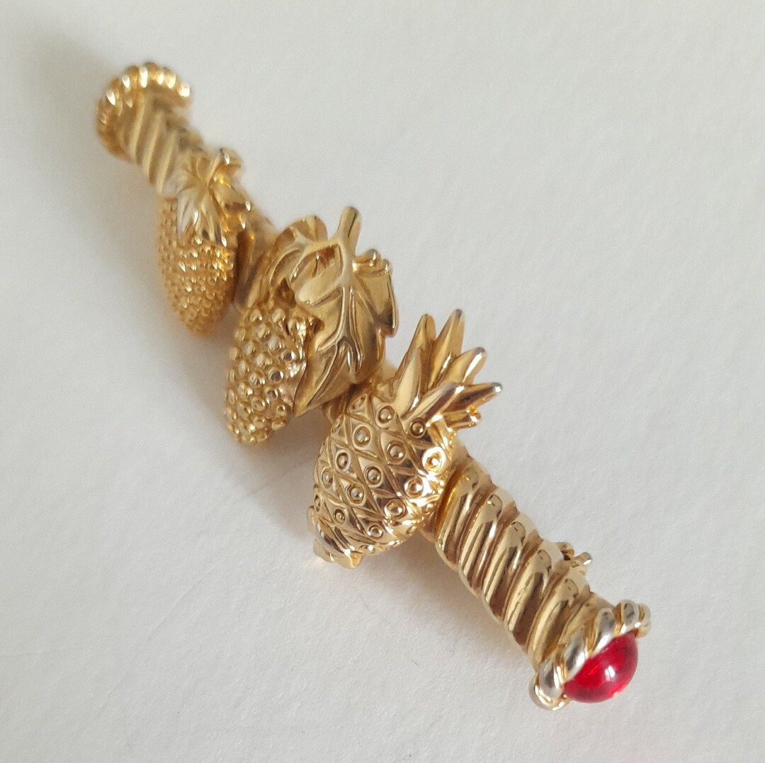 SUNNYCLUE 1 Boîte De 60 Breloques En Forme De Fraise En émail Rose En Forme De Fraises - Petits Pendentifs Rouges Mignons à Dos Plat Pour La Fabrication De Bijoux En Alliage