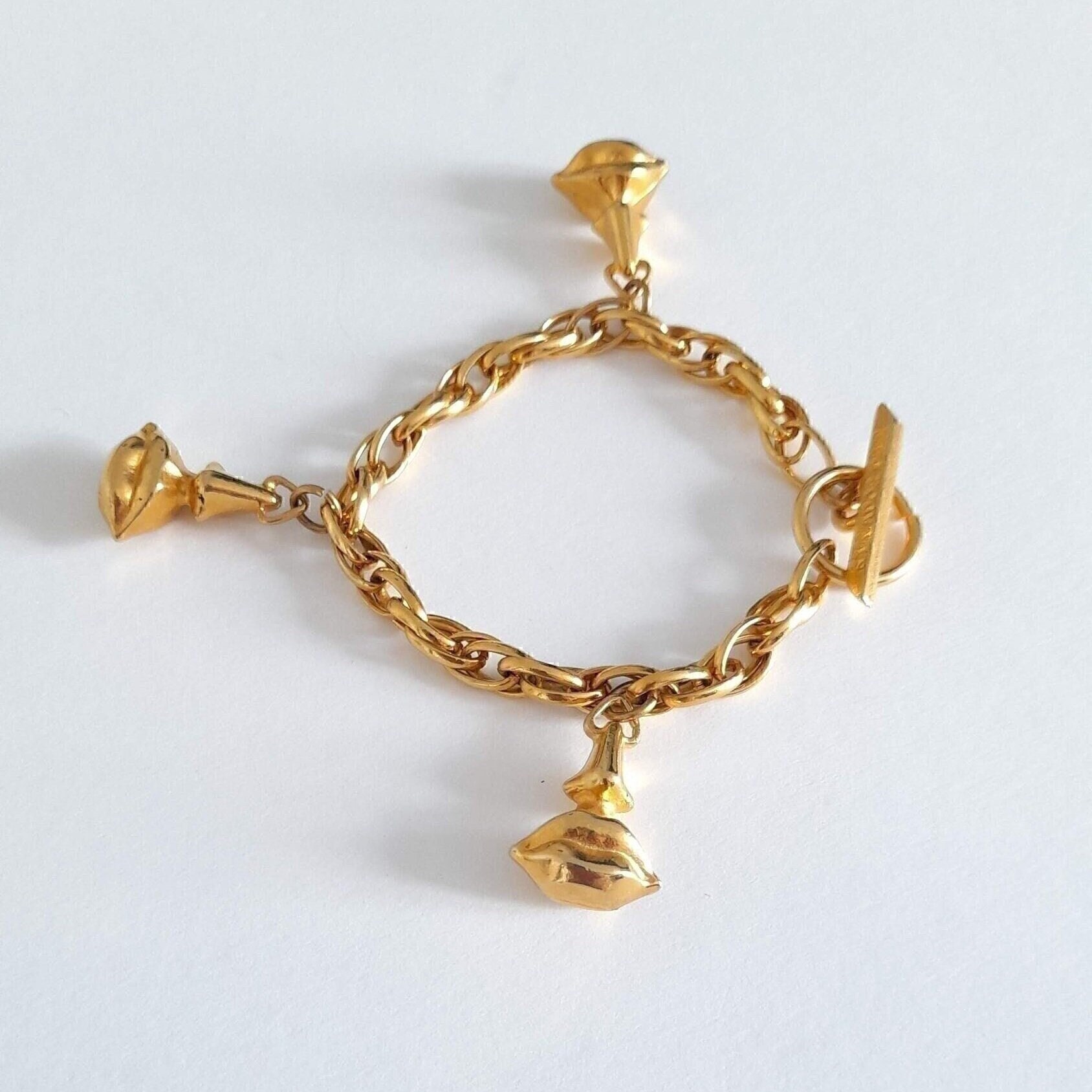 Bracelet Charmant Bi-color Nez Bouche Style Vintage Inspiré De Dalí - Occasion - Alliage