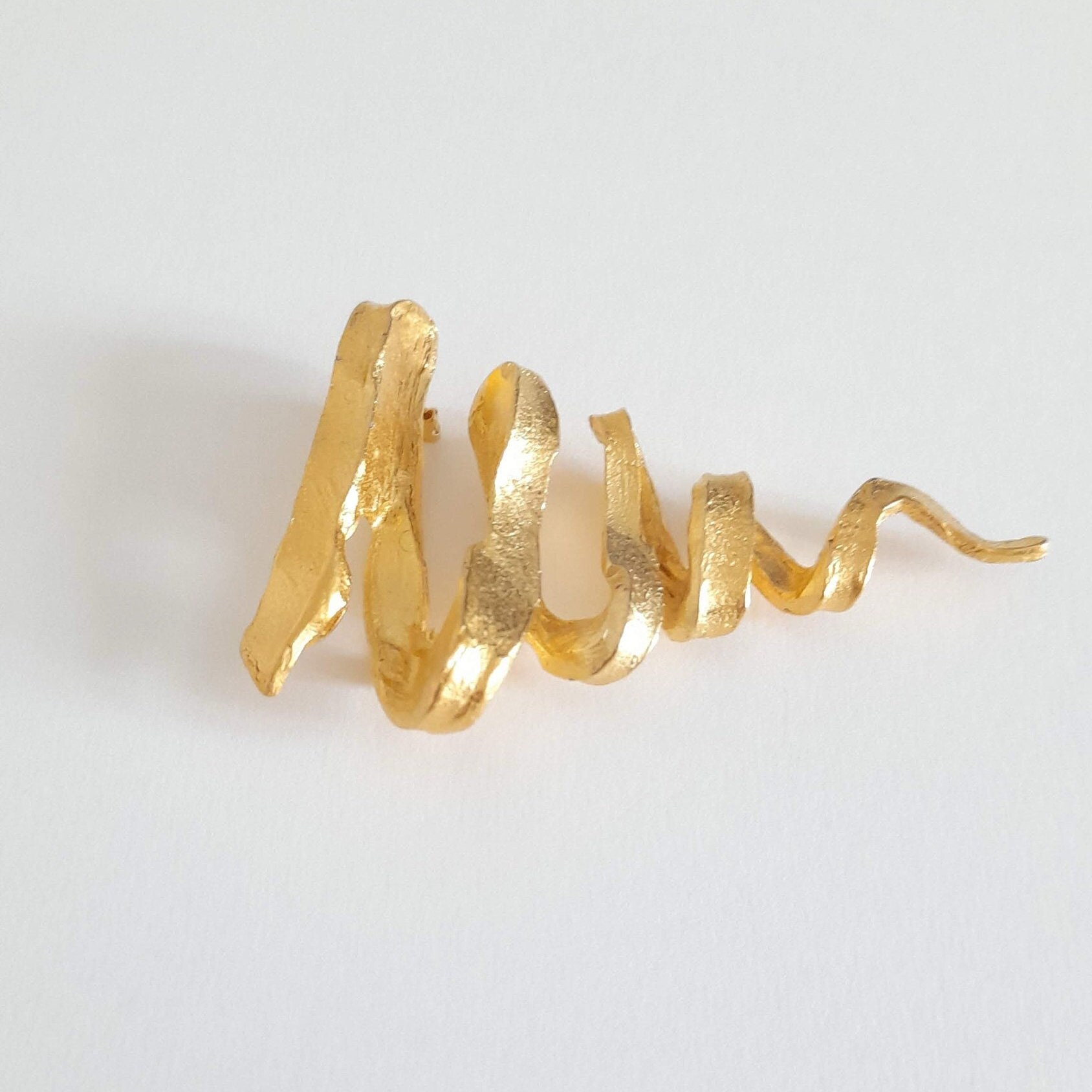 Broche Fantaisie Vintage – Métal Doré, élégant Et Rétro (Bon état D'occasion)