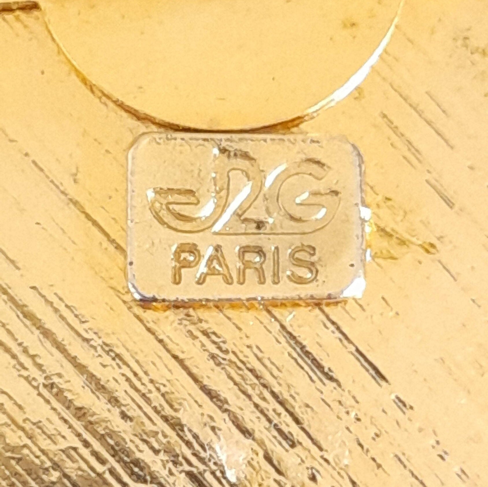 Broche Ronde En Résine Dorée JACKY DE G Avec Rocailles - Occasion, Bijou Fantaisie