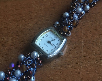 Geneva Vintage Ladies Watch, Handmade bracelet with pearls in retro style.