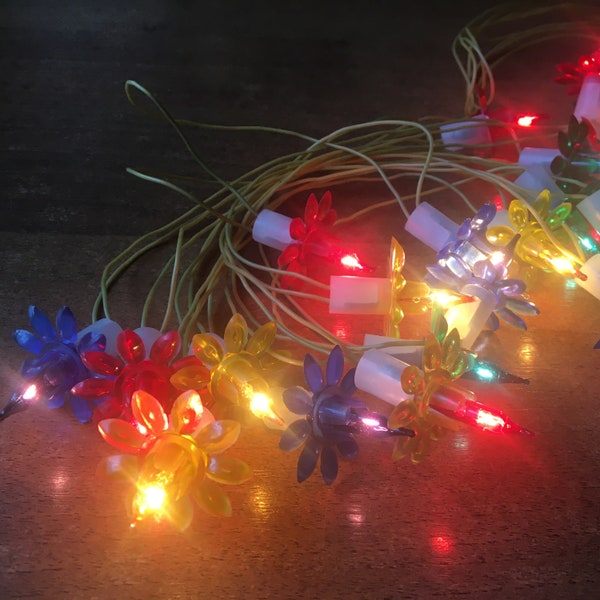 RARE guirlande vintage des années 1980 Fleurs fabriquées en URSS Lumières soviétiques pour arbre de Noël URSS Décoration de Noël Décor lumineux Ornement de l’ère soviétique