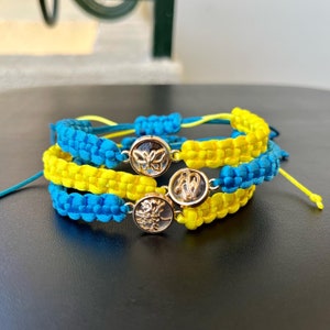 Hermosa pulsera trenzada a mano amarilla y azul