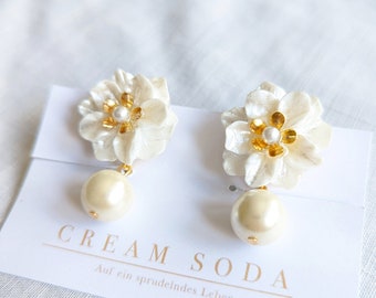 Pearl flowers earring - handmade - Hochzeit / Wedding / Celebration / Clip-on / Ohrclips